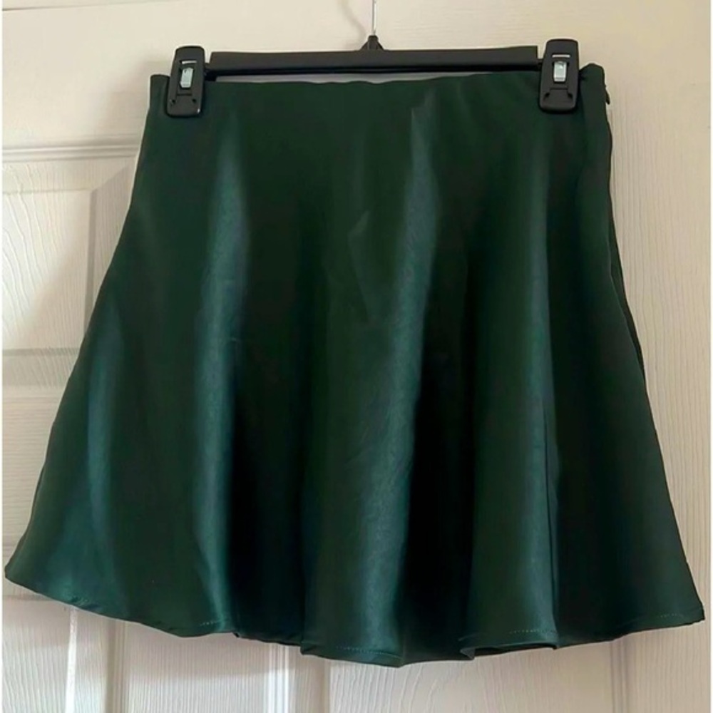 NWT $44 dark green satin mini skirt size medium m flare shorts underneath